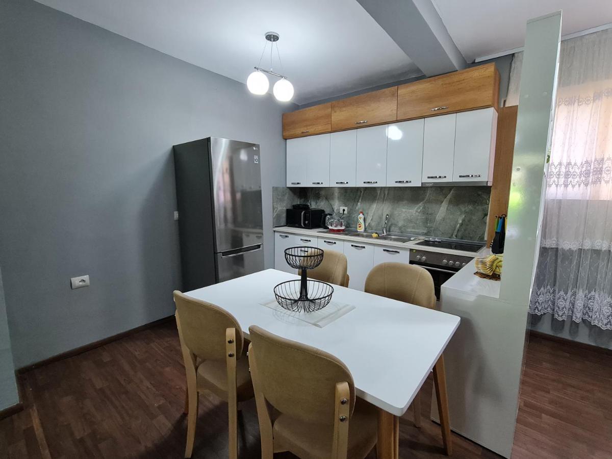 Jon'S Apartment Тирана Екстериор снимка