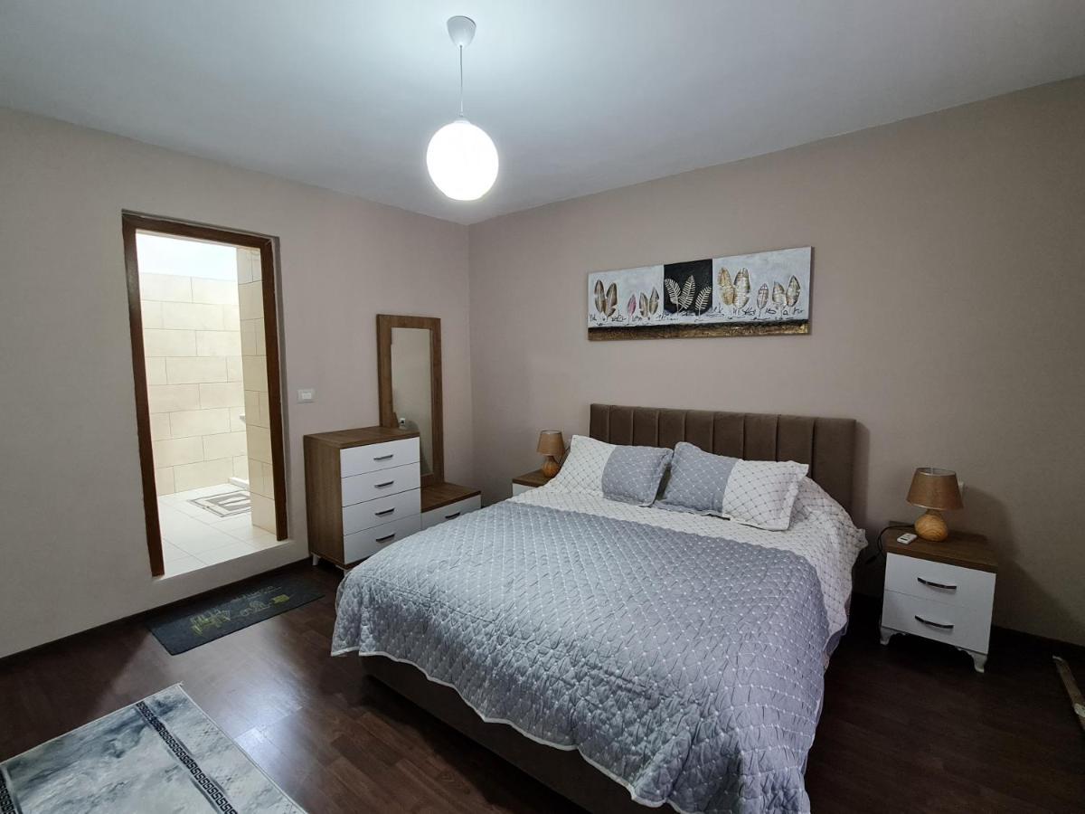 Jon'S Apartment Тирана Екстериор снимка