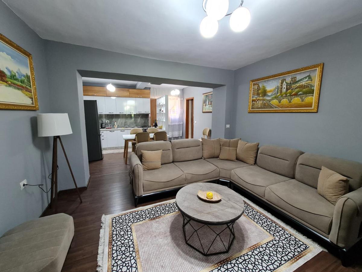 Jon'S Apartment Тирана Екстериор снимка