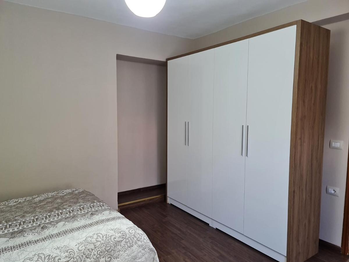 Jon'S Apartment Тирана Екстериор снимка