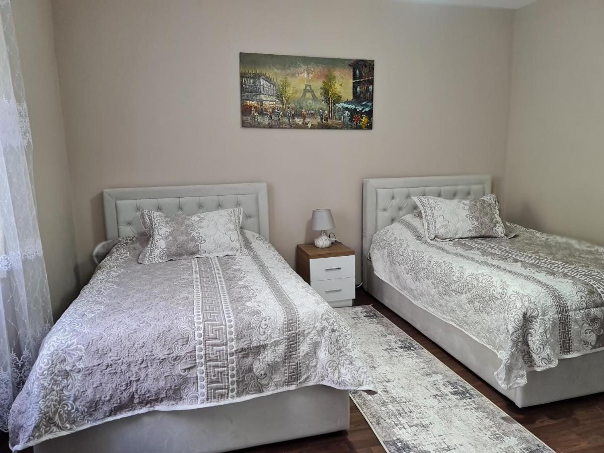 Jon'S Apartment Тирана Екстериор снимка